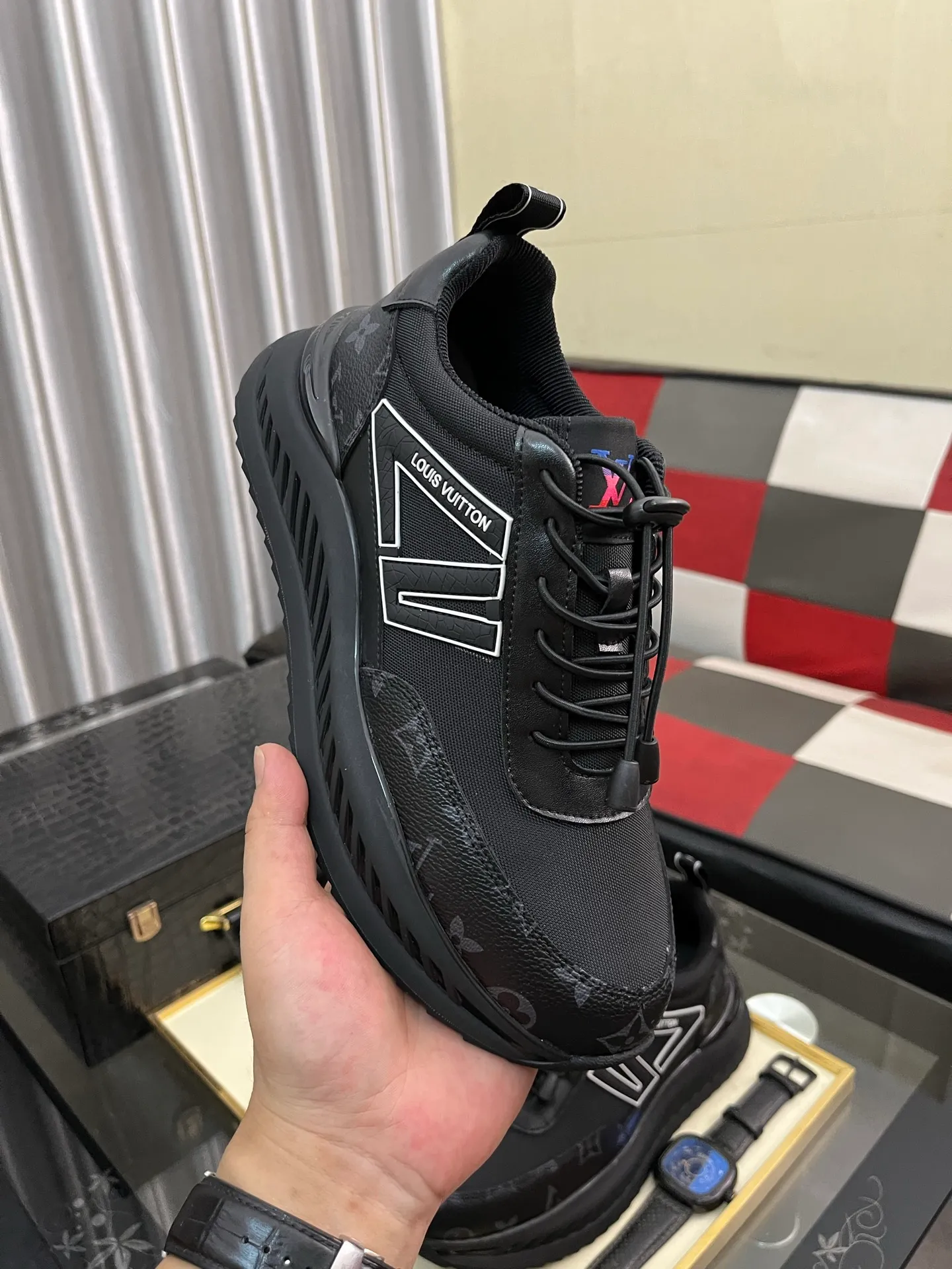 Men's shoes 💰458⌚️⌚️【LOUlS VUlTTON】Louis Vuitton ~ unique and casual style. LV counter purchasing 🏃casual shoes😍😍 are on sale at the men's counter at the same time. Italian imported brands select top-layer Italian cowhide. 🐑Sheepskin lining (refuses to discolor and grind feet) Sole: Original sole specially provided by the original factory 🎬Better in kind Code number: 38-444⃣️Color selection